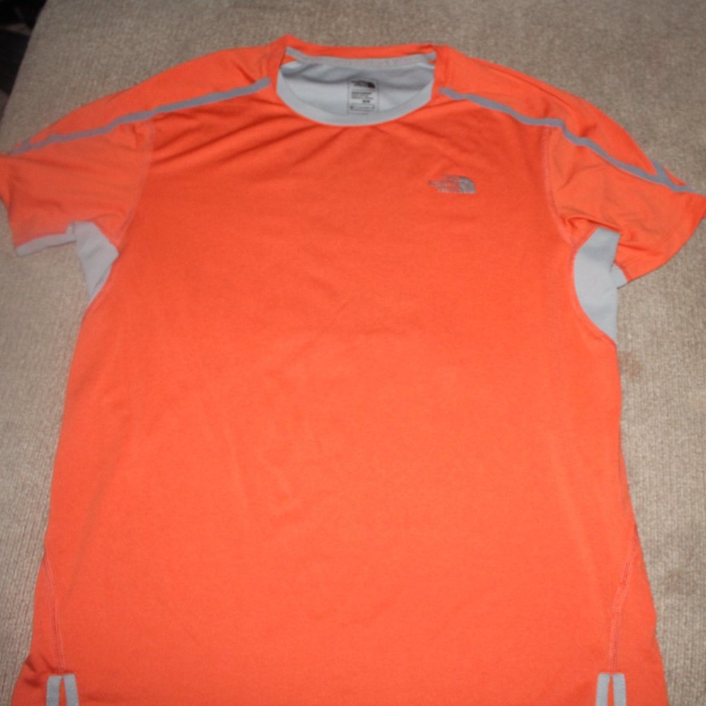 ☀️The North Face Active Top Size Medium